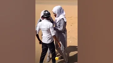 طالبات سودانيات يشتبكن مع شاب 