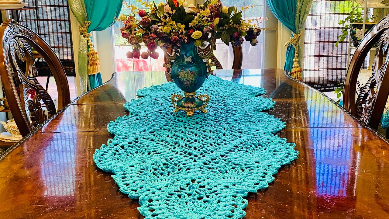 勾织高贵长槕台饰Crocheted noble long table decoration