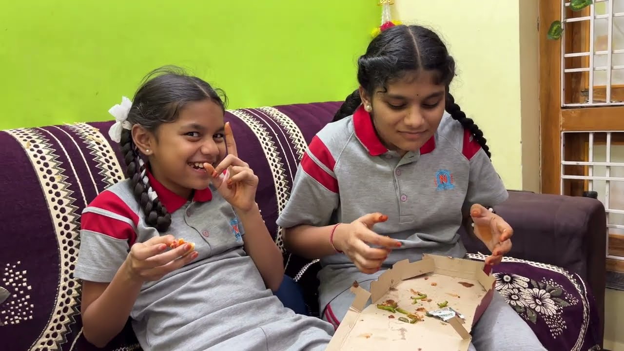 మా మమ్మికి తెలువకుండా మేము pizza ఆర్డర్  చేసుకున్నాం || పాపం మమ్మీ  తినదు || Tq for 95k Subscribers🙏