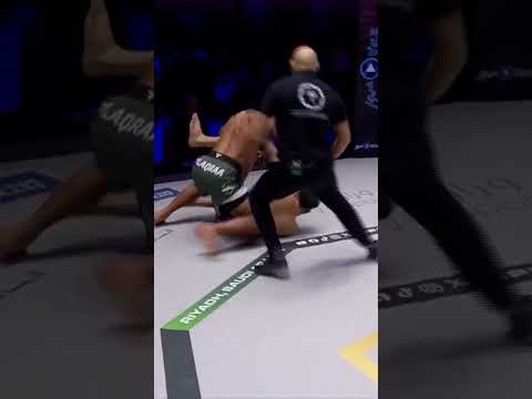 محمد الأقرع يطلق إنذار مبكر للجميعإنهاء سريع يؤكد قوة الضربة وثقة المقاتل بهذا المستوى