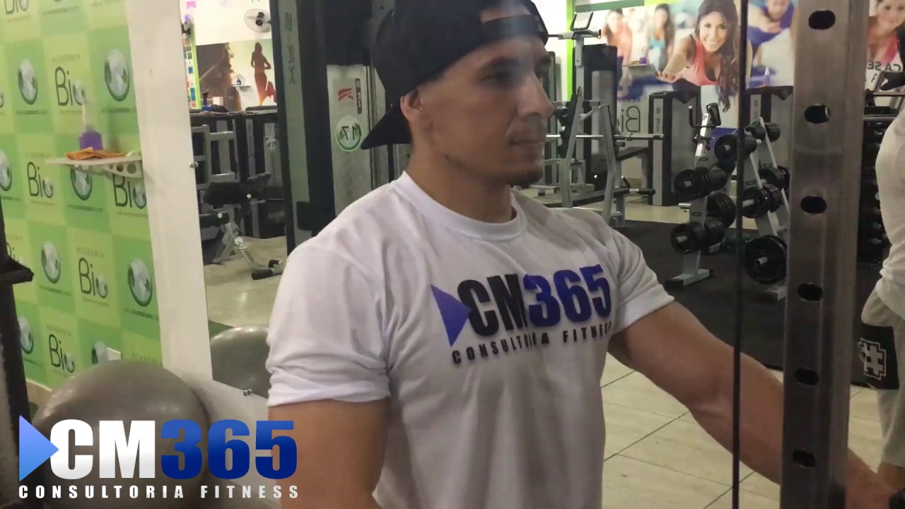 Remada Alta no Cross Over Unilateral hiit con pesas