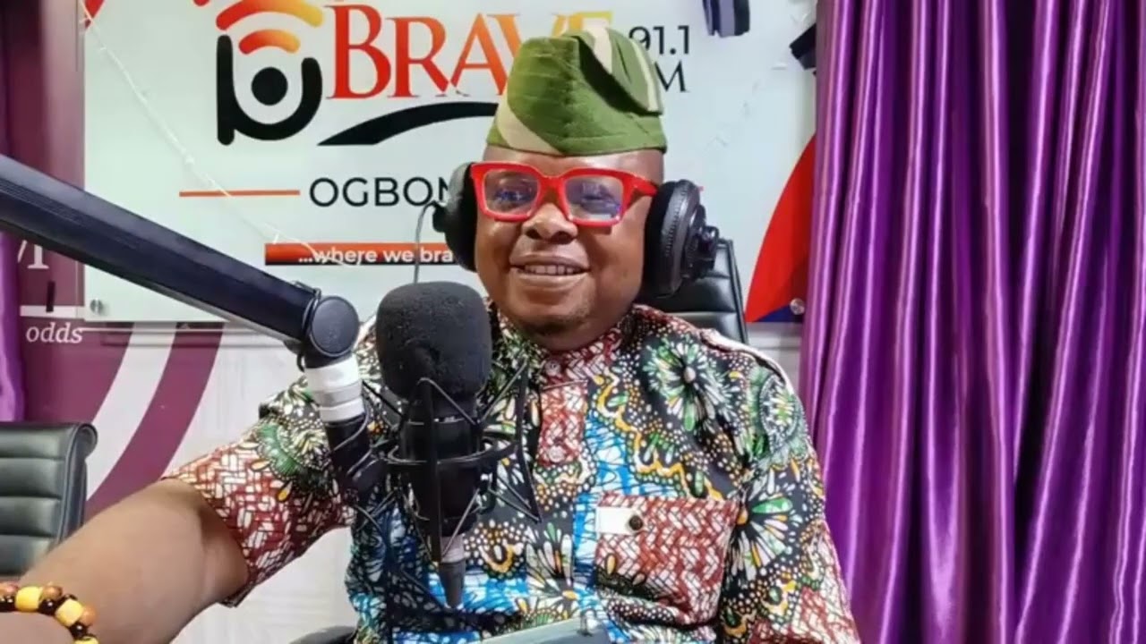 Mixed reactions as Buhari warns against turning politicians into job providers.#viral #trending.