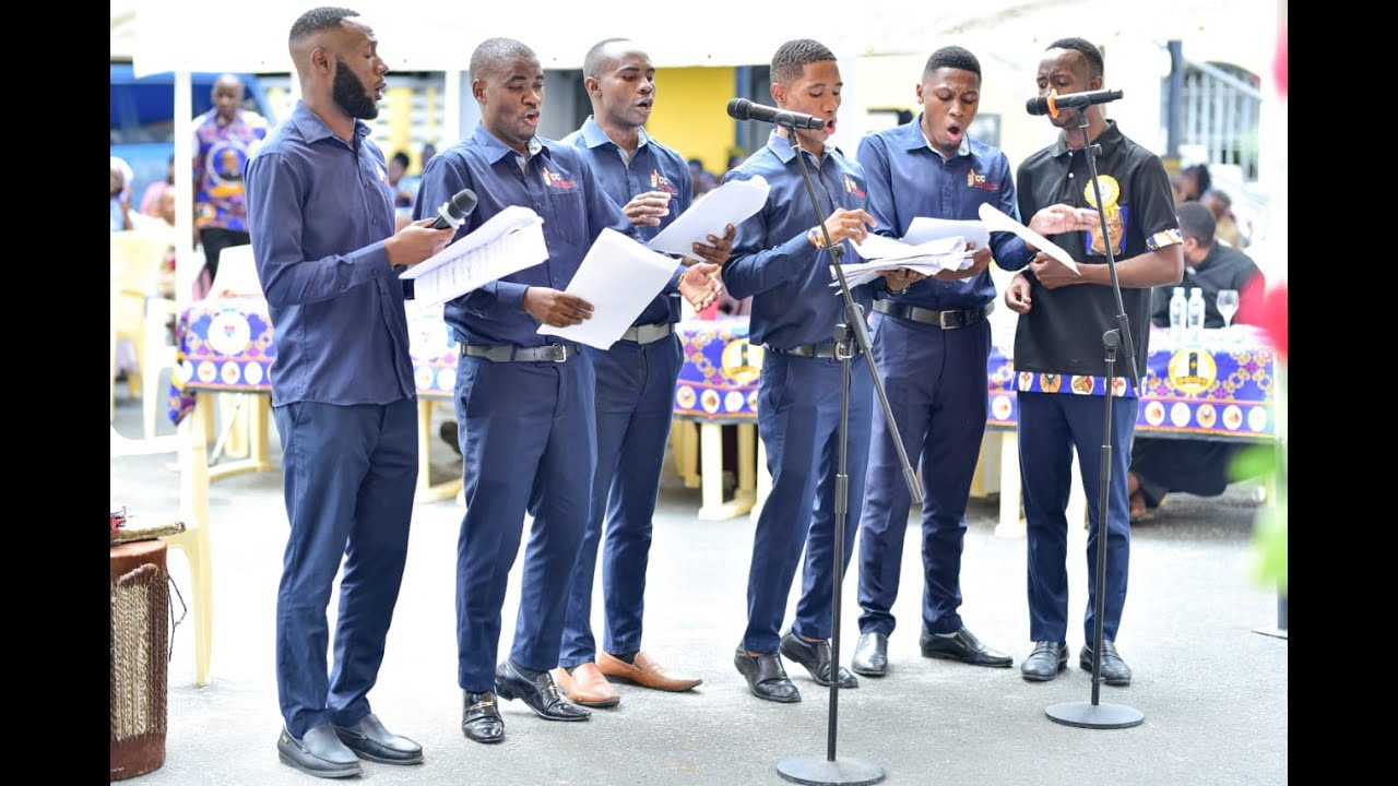 Una Heri wewe. F.Kashumba Tenors Wakimuimbia Askofu Mkuu Ruwai'chi - Jubilie ya Miaka 25 ya Uaskofu.