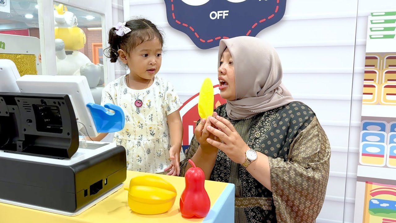 Keysha, Sheena, Dan Aracelli Bermain Mandi Bola Dan Perosotan