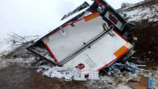 Lkw-Unfall auf der vereisten B51
