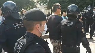 Задержания полицией на акции в поддержку Хабаровска в Москве