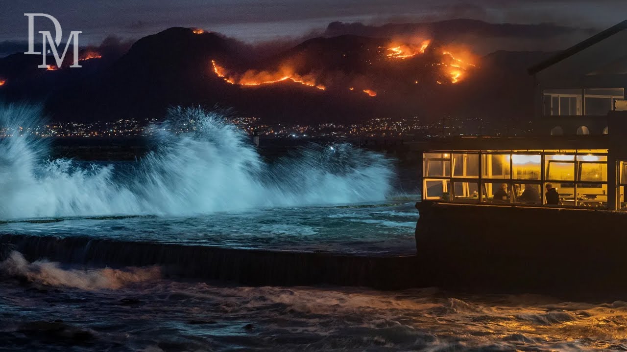 Simon’s Town blaze rips through 450ha, firefighters continue battle and residents evacuate