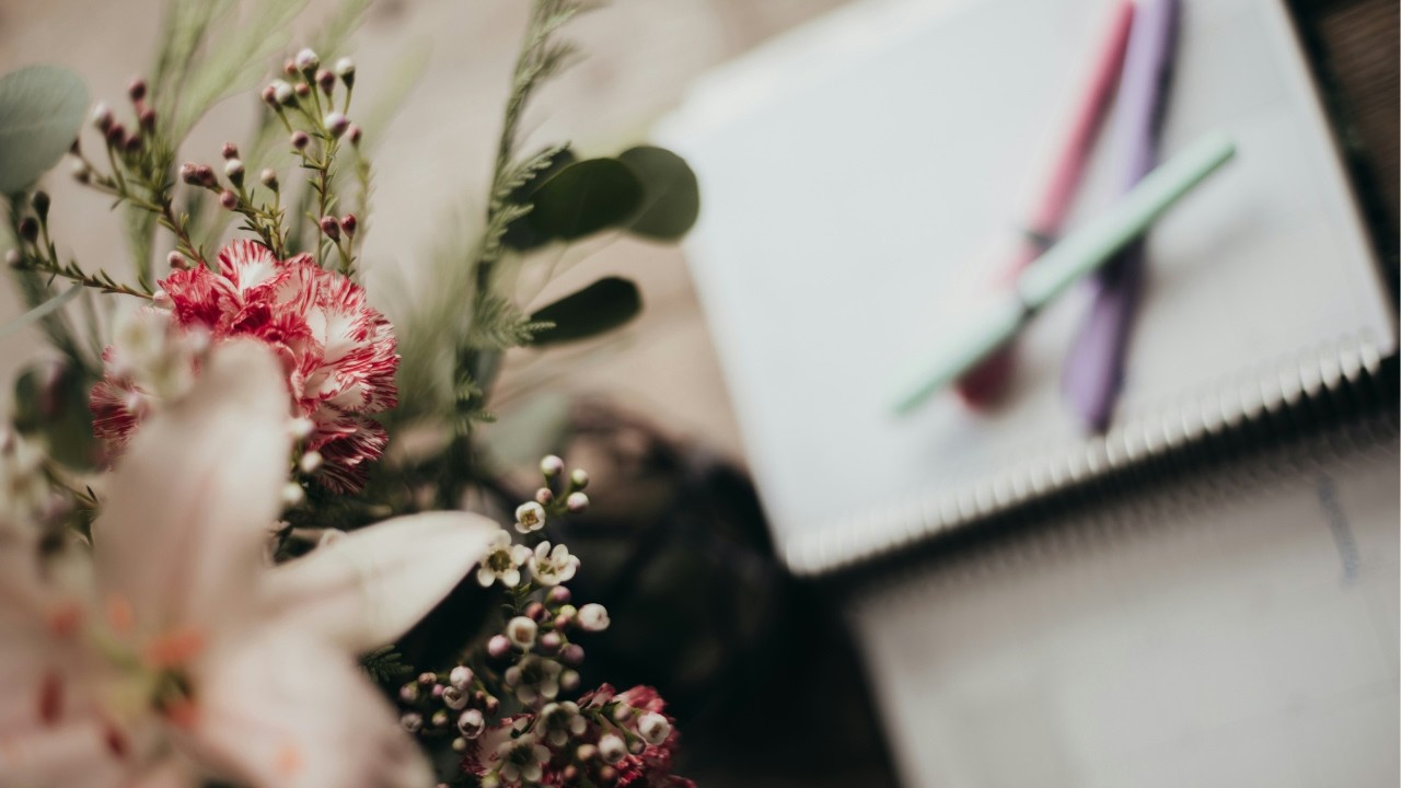 E115 Toc ! Toc ! Toc ! Il y a encore quelqu'un ici ? | Intermediate French Podcast