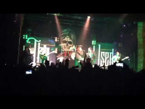 The Used - A Box Full Of Sharp Objects [ft. Levi Benton of Miss May I] (Live)