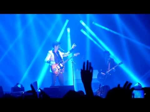 Arctic Monkeys - Reckless Serenade [Live at Earls Court, London - 26-10-2013]