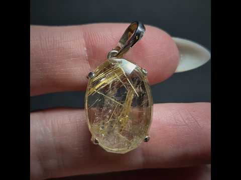 Кулон срібний з природним каменем рутиловим кварцем волосатиком для жінки, видео 1