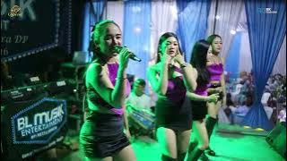 Download lagu TERBUANG TAK BERMAKNA - COVER CHANTIKA OPENING BL MUSIK LIVE IN KP. GOLOK PAMARAYAN