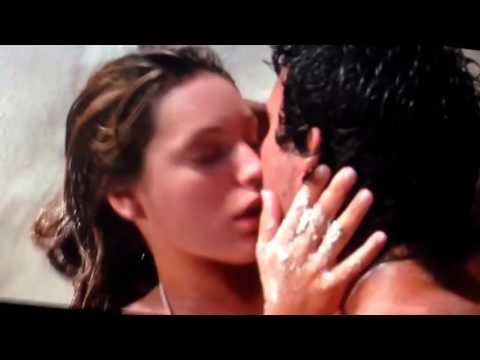 Kelly Brook Sahilde Sevişme Sahnesi