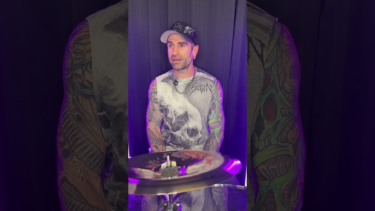 You might recognize Austin D'Amond from #devildriver or #chiamera