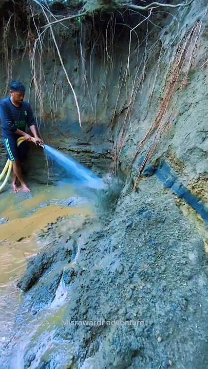 Lapisan emas terlihat jelas, gold mine Get rich quick.