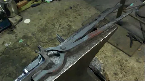 Forging V bit/ Bolt tongs