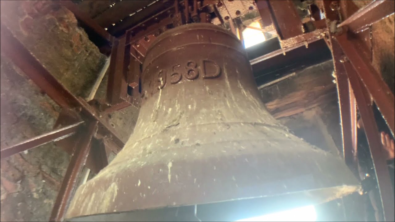 Mochów - Dzwony Kościoła pw. Trójcy Św. i Matki Boskiej Częstochowskiej