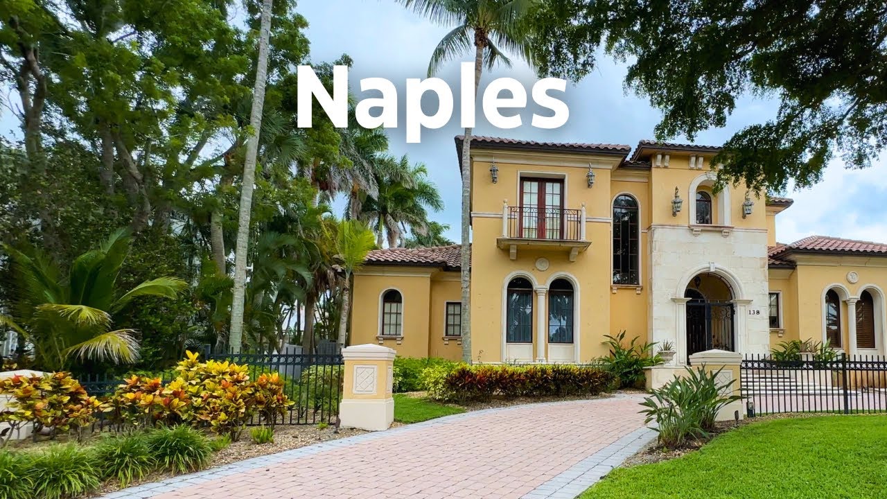 Walking around Old Naples, Florida, Fifth Avenue, Naples Beach