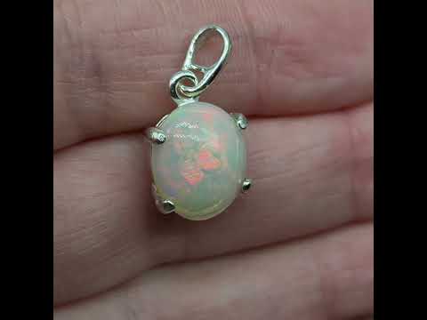 Кулон срібний із природним ефіопським опалом мінімалістичний, ручна робота жіночий чоловічий, відео 1