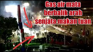 Gas air mata berbalik arah senjata makan tuan