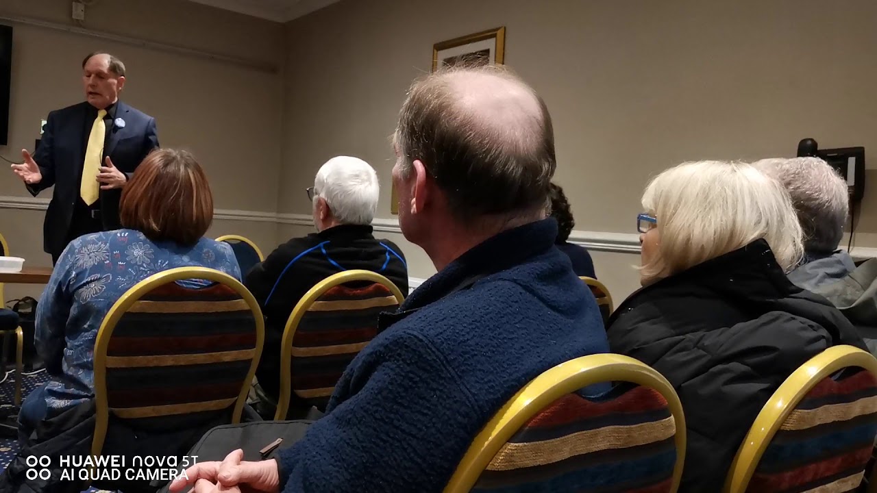 Professor Alan Murdoch addresses pro Scottish Independence supporters in Perth
