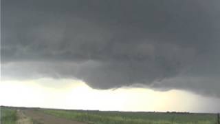 Violently rotating wall cloud with rope vortex