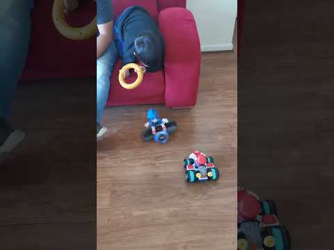 Ignacio juega con Mario kart 8 y Sonic
