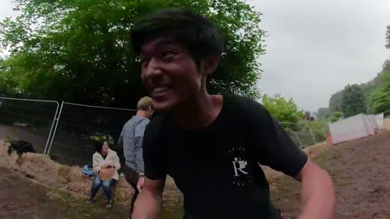 世界一周360度動画 チーズ転がし祭りの坂 クーパーズヒル Youtube