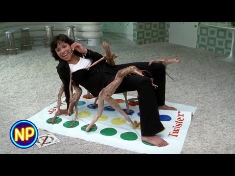Alien Twister Scene | Men in Black II (2002) | Now Playing