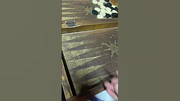 موهبة رمي النرد الظهر في الطاولة 