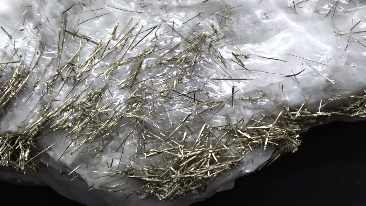 Millerit, Calcit (Sarany, Rusko)