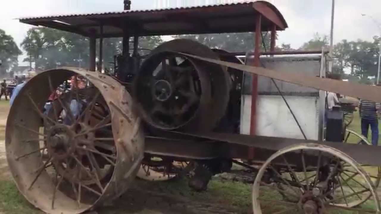 Antique screen cooled IHC International tractor on Baker Fan at Wauseon 2015