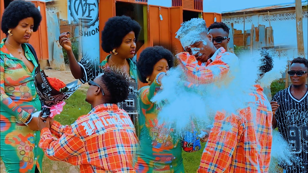 UMUSORE Ateye ivi🌷Umukobwa Amusutseko UBUFU MUMASO Kumuhanda😭