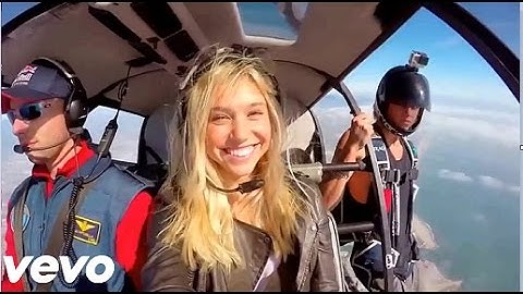 The Chainsmokers & Coldplay - Something Just Like This (Official Video HD) Legenda em português