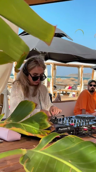 Female DJ Ana | International DJ | Lady DJ House | Deep House | Comerse (3)