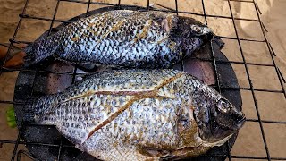 Recette facile mais moelleuse et savoureuse de tilapia grillé au charbon de bois avec igname frite