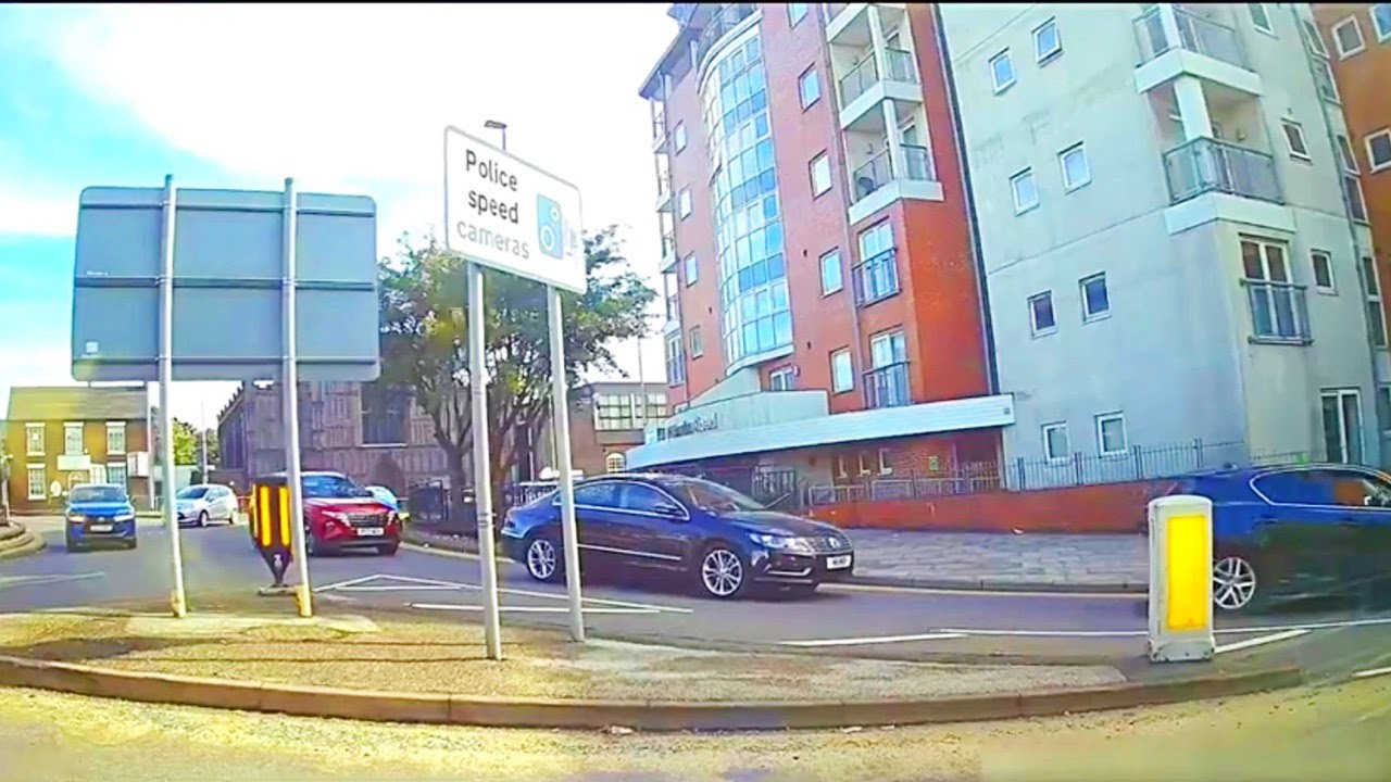 Newcastle under Lyme Street view 英伦古镇街景@Street view - YouTube