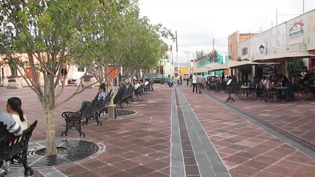 Plaza fundadores en Queretaro - YouTube