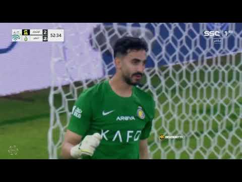 تصدي الموسم نواف العقيدي حارس النصر من امام عبد الرزاق حمدالله وكريم بنزيما