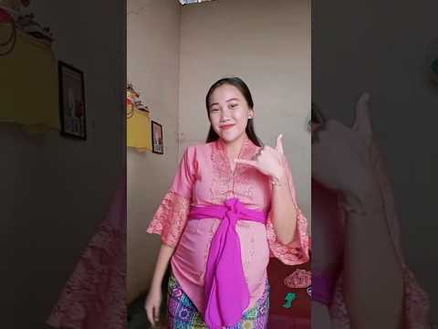 Bumil seksi pake baju adat bali