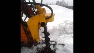 Бурение скважин под столбы при помощи буровой установки на мини-погрузчик(, 2016-03-15T08:24:55.000Z)