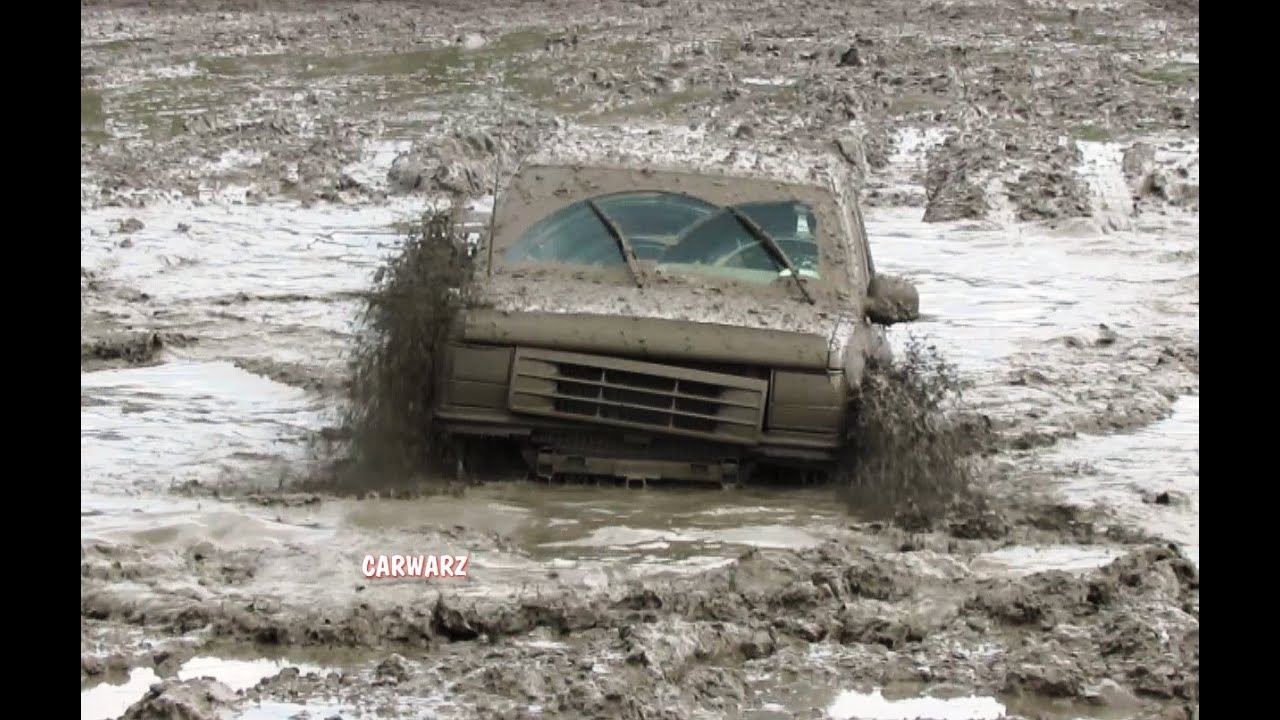 SUV Digs In At Country Compound Mud Bog - YouTube