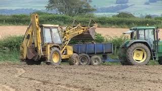 PICKING UP STONES WITH JCB 3CX