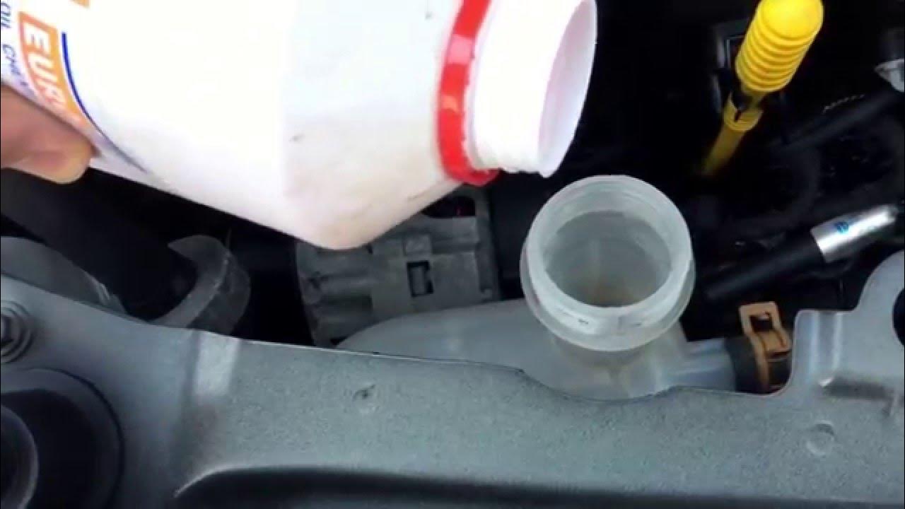 PKW Kühlflüssigkeit kontrollieren und nachfüllen Renault Twingo 2 Anleitung YouTube