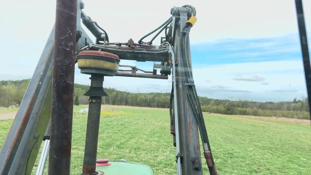 Traktor JOHN DEERE 3140 MFWD