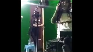 Roro tite di balik layar proses rekaman cever lagu sejatining aji