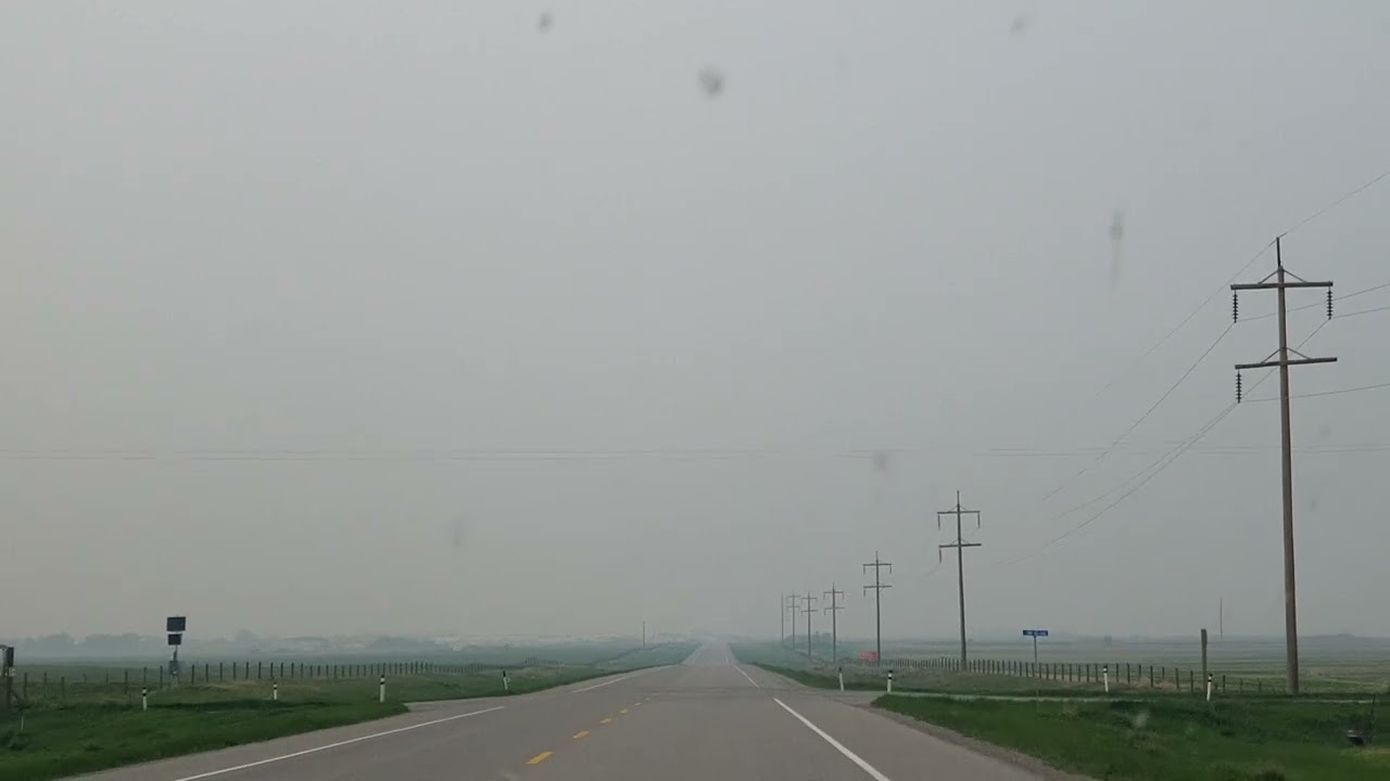 🇨🇦  Smoke from wildfires affect the skies in Cardstone