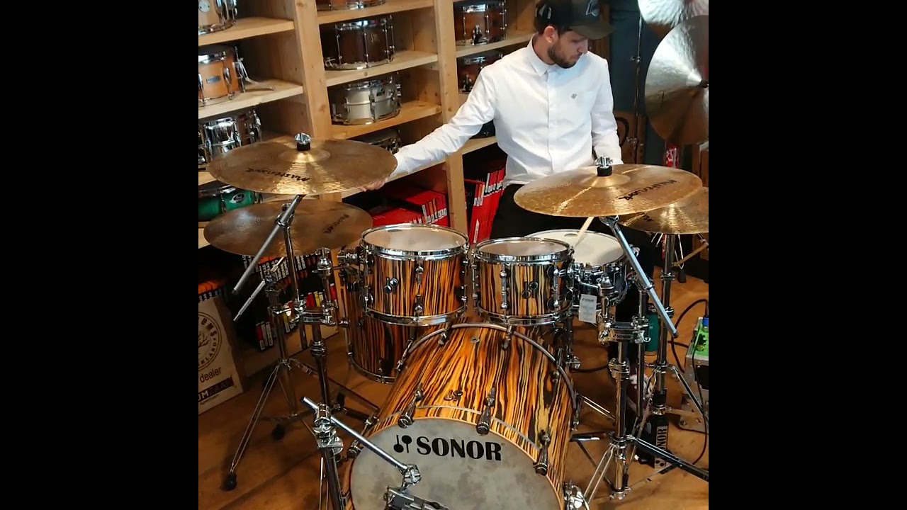 DRUMZAAK Apeldoorn, Arnoud testing the Porter & Davies BC2 Tactile Monitoring System.