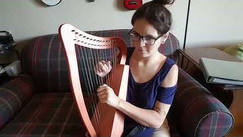 15 strings lyra harp