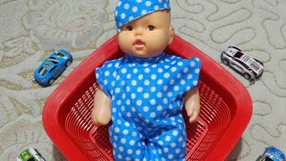 Splash + beads + giggles = pure ASMR magic 🛁💦✨ 